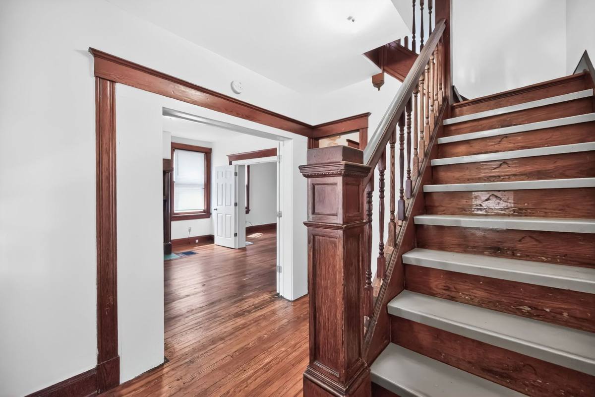 Apartment for rent at 2315 Moerlein Ave, Cincinnati, OH 45219