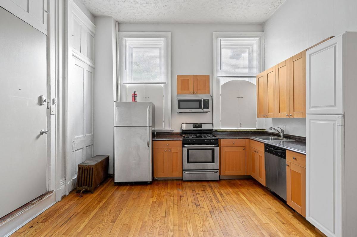 Apartment for rent at 2419 Vine St #1, Cincinnati, OH 45219