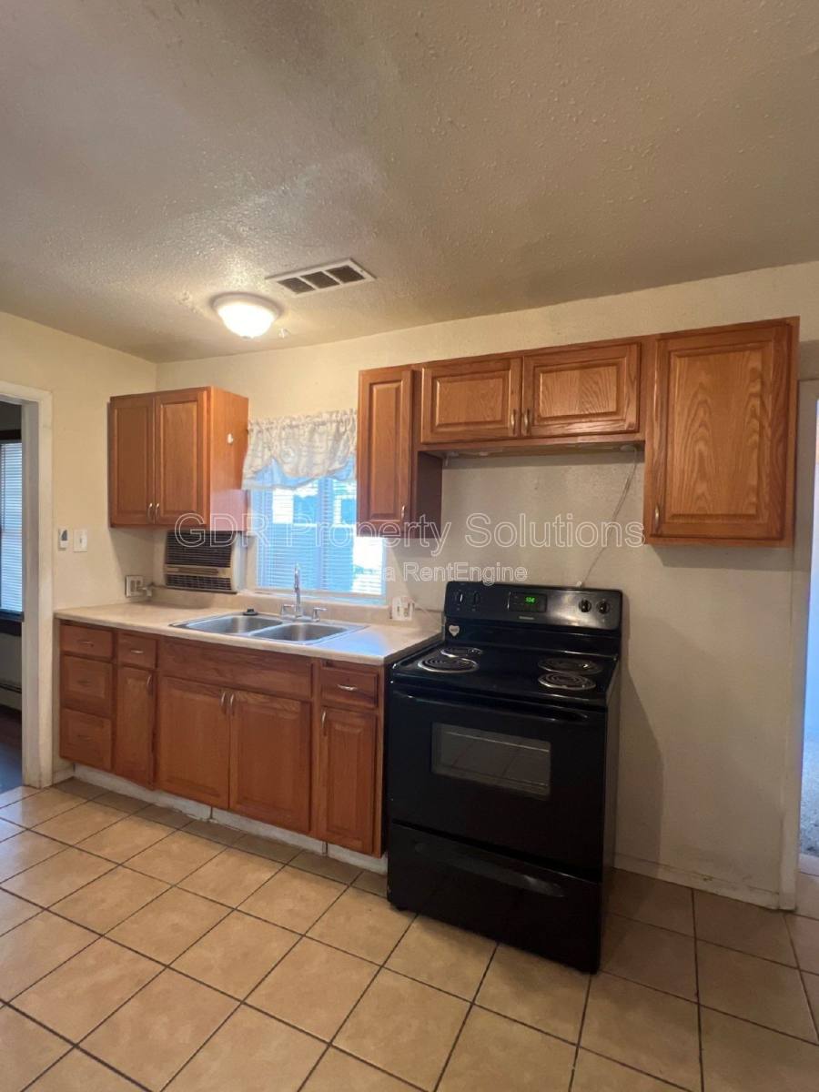 Apartment for rent at 118 Princeton Dr SE #B, Albuquerque, NM 87106