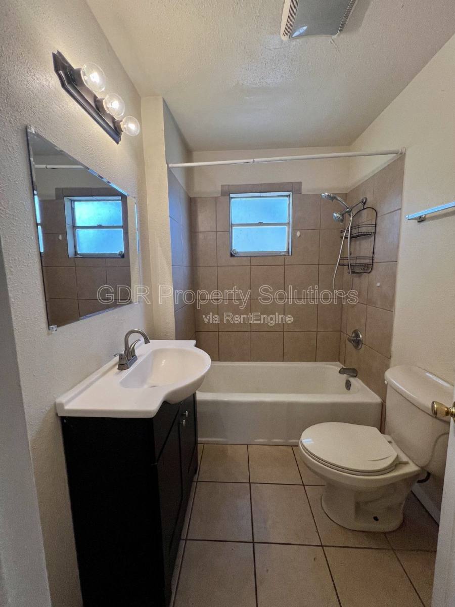 Apartment for rent at 118 Princeton Dr SE #B, Albuquerque, NM 87106