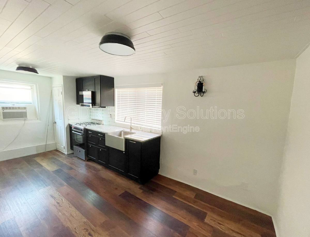 Apartment for rent at 300 San Pasquale Ave NW #D, Albuquerque, NM 87104