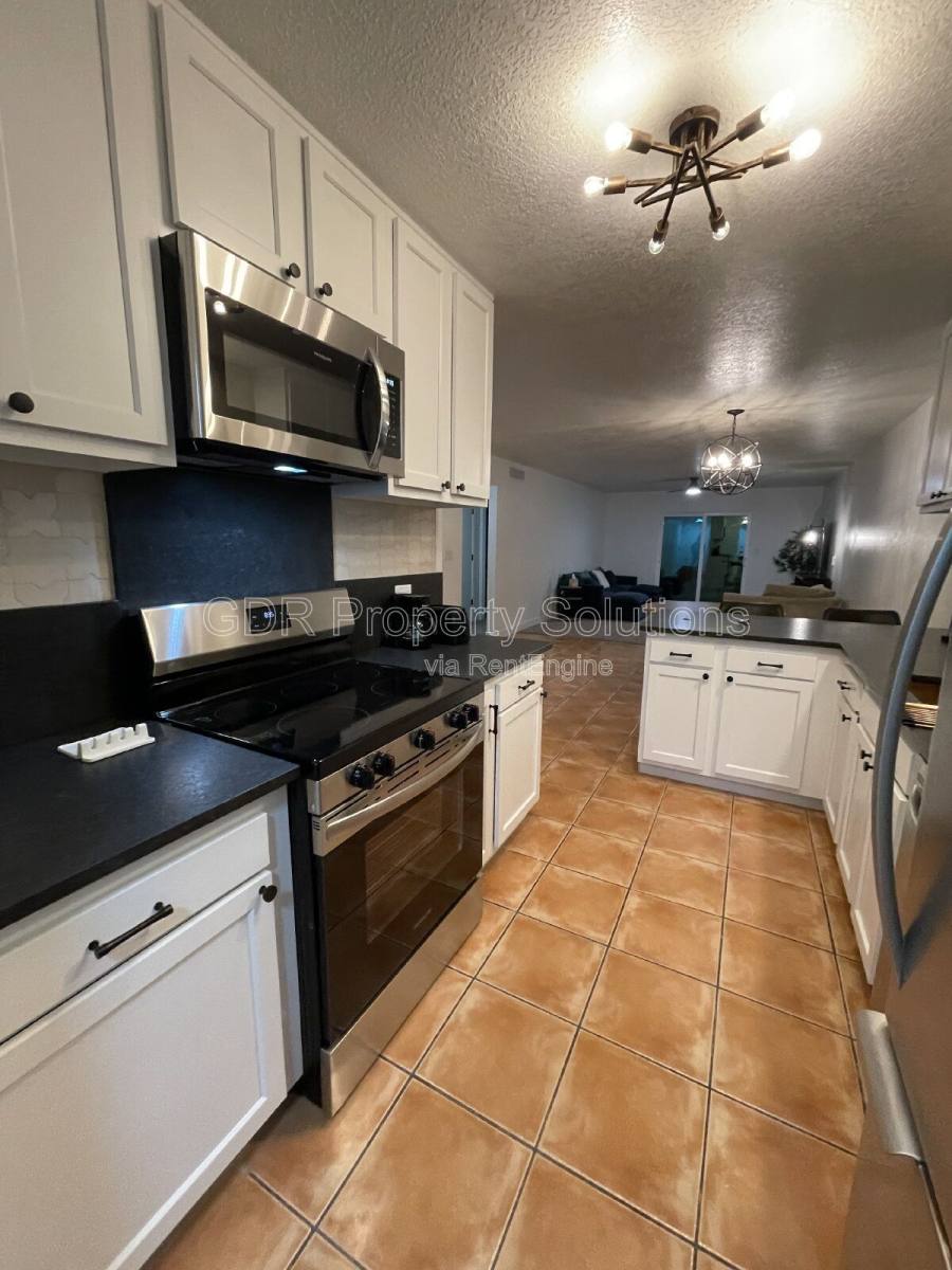 Townhouse for rent at 520 Ortiz Dr NE, Albuquerque, NM 87108
