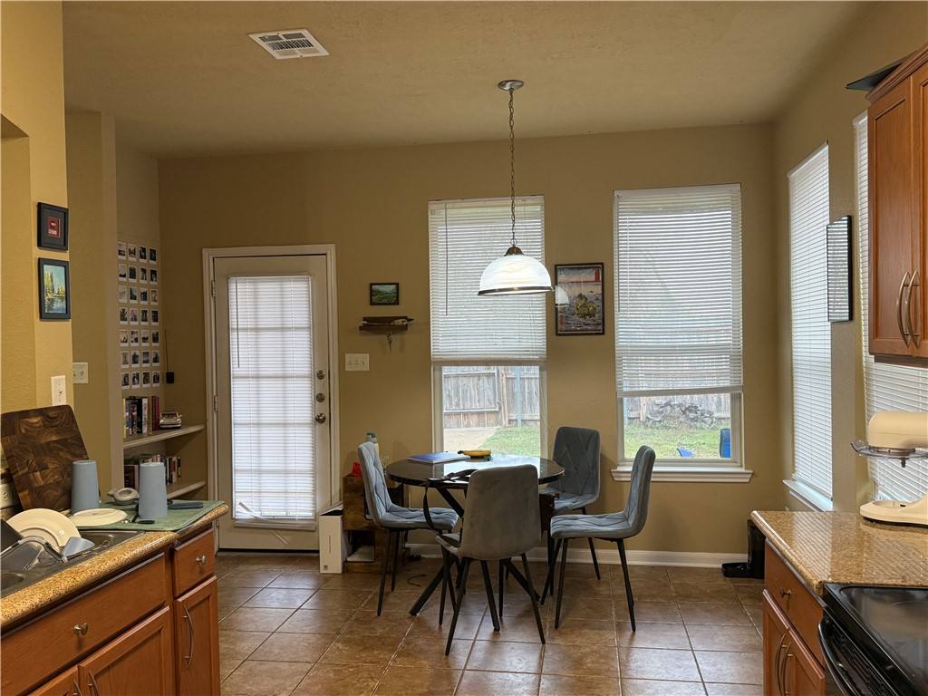 Apartment for rent at 2925 McLaren Dr, College Station, TX 77845