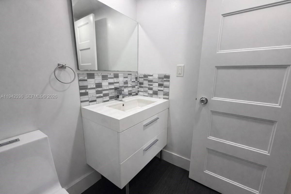 Apartment for rent at 16950 W Dixie Highway 16950-330, North Miami Beach, FL 33160