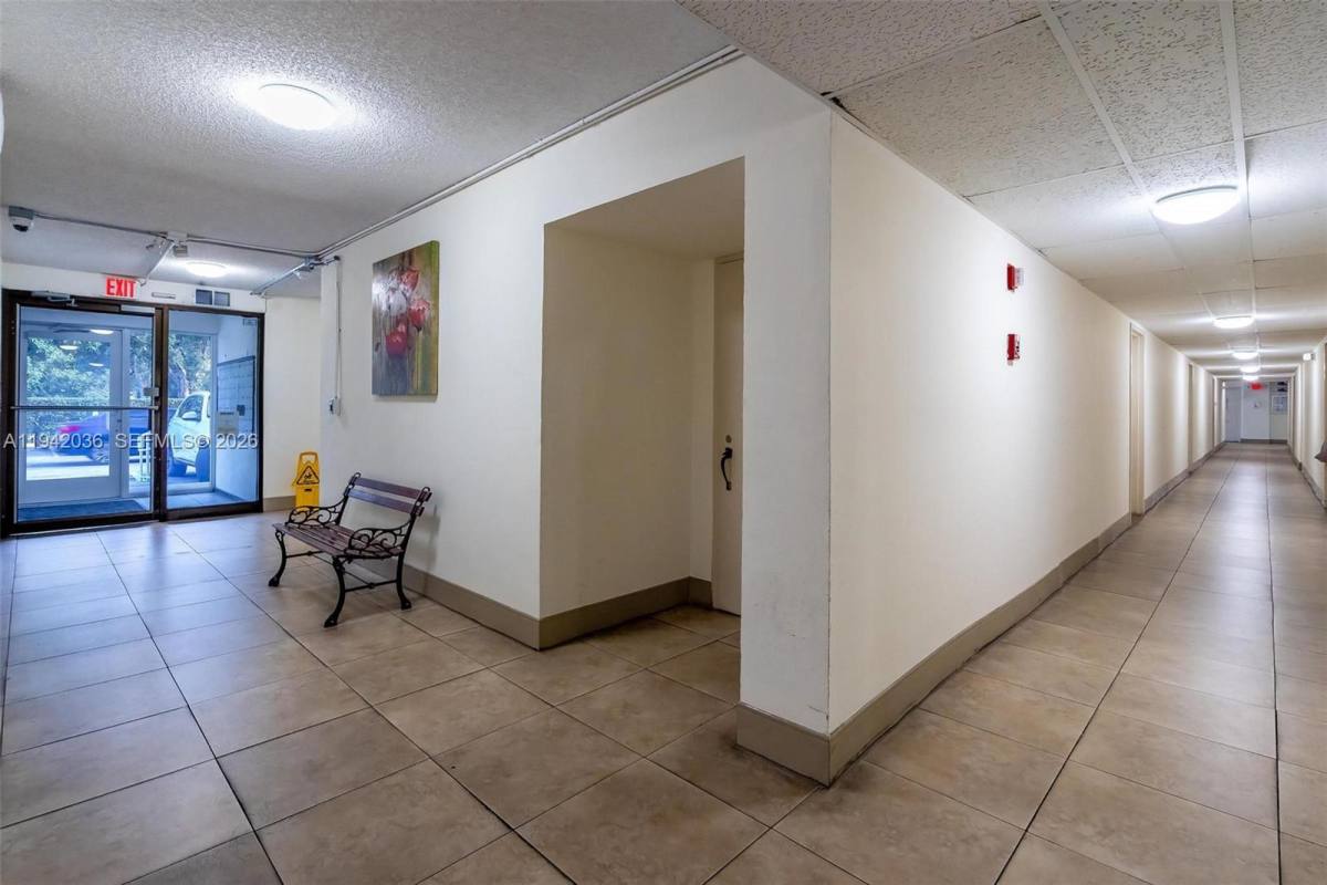 Apartment for rent at 16950 W Dixie Highway 16950-330, North Miami Beach, FL 33160