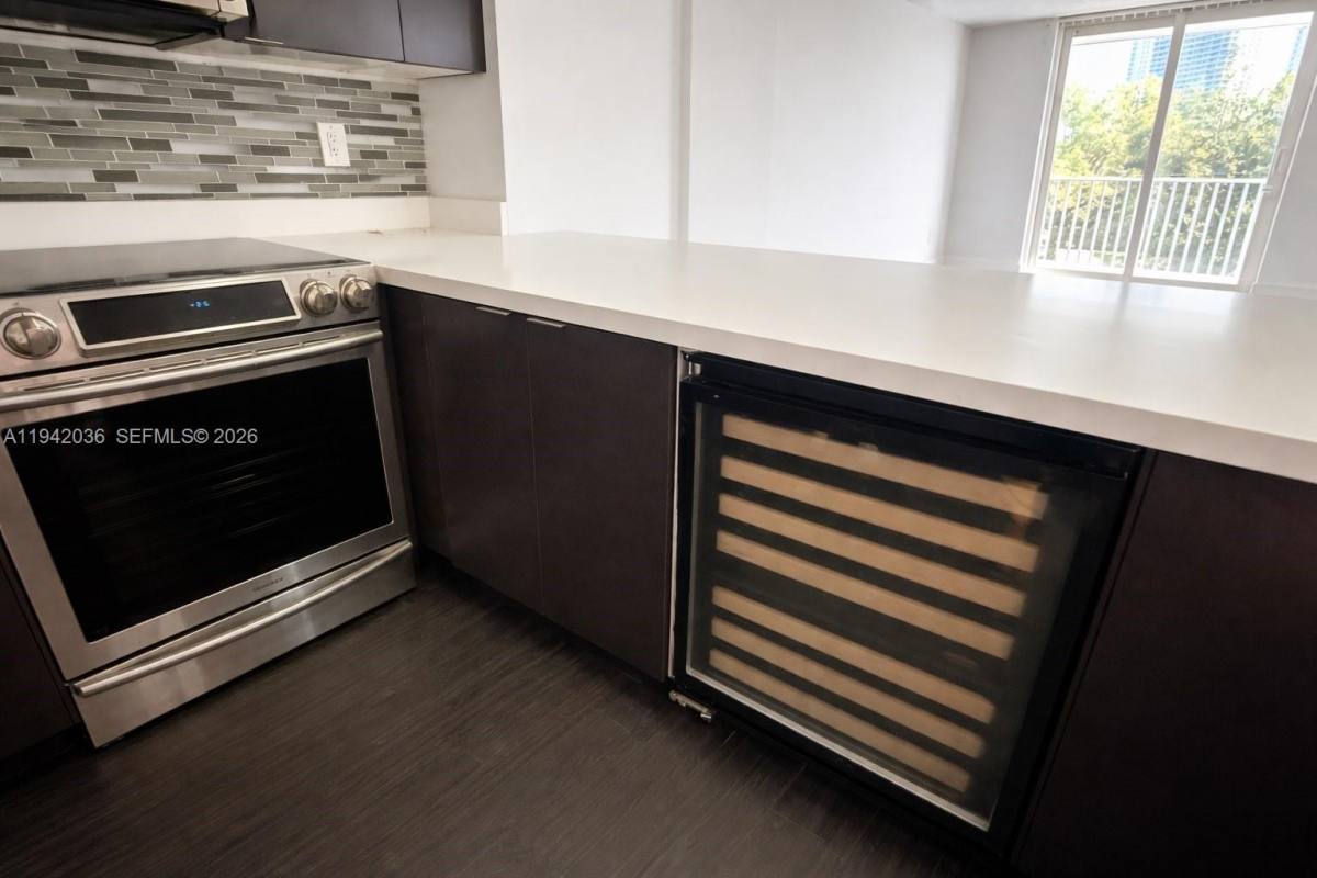 Apartment for rent at 16950 W Dixie Highway 16950-330, North Miami Beach, FL 33160
