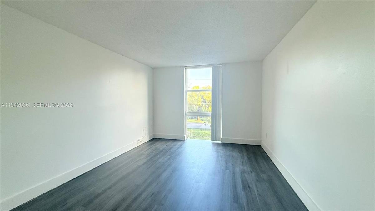 Apartment for rent at 16950 W Dixie Highway 16950-330, North Miami Beach, FL 33160