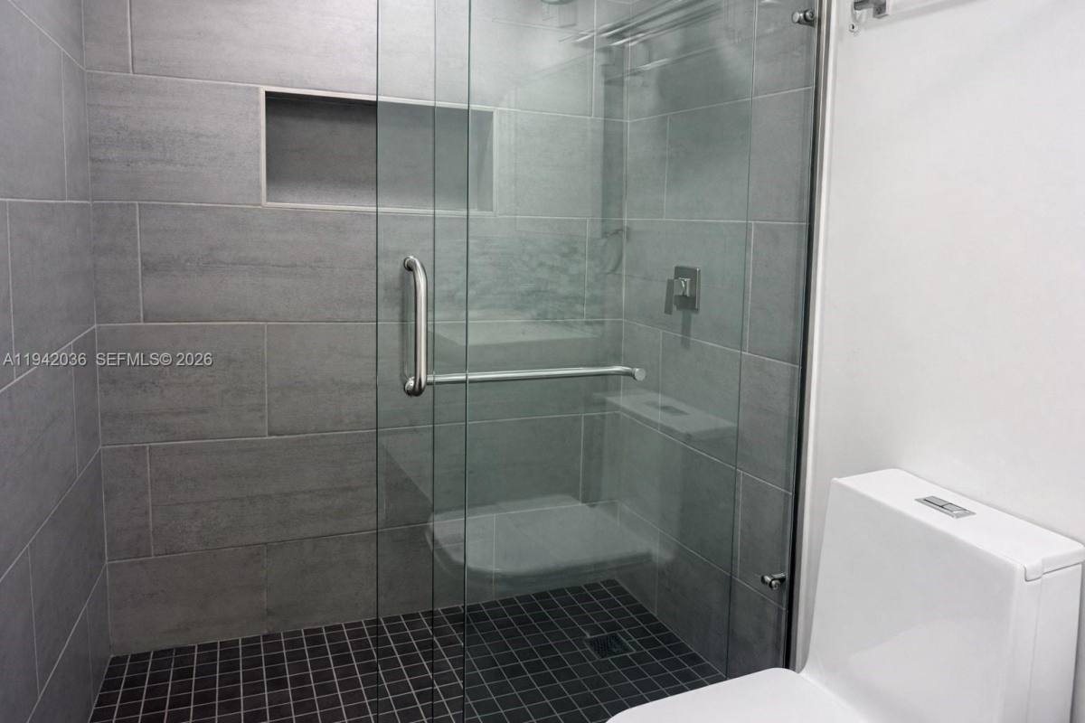 Apartment for rent at 16950 W Dixie Highway 16950-330, North Miami Beach, FL 33160