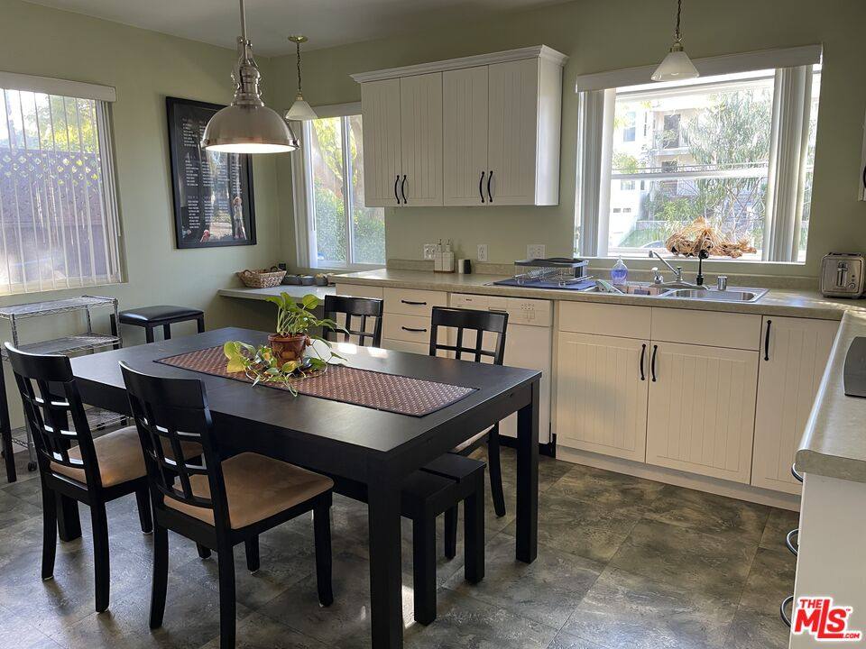 Apartment for rent at 7802 Airport Blvd, Los Angeles, CA 90045