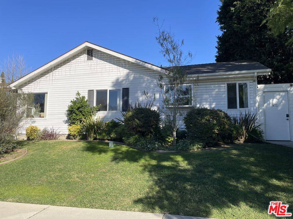 Apartment for rent at 7802 Airport Blvd, Los Angeles, CA 90045