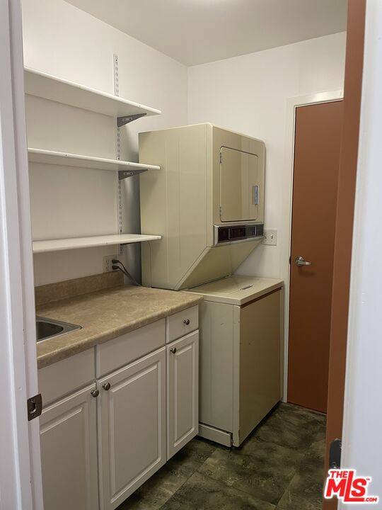 Apartment for rent at 7802 Airport Blvd, Los Angeles, CA 90045