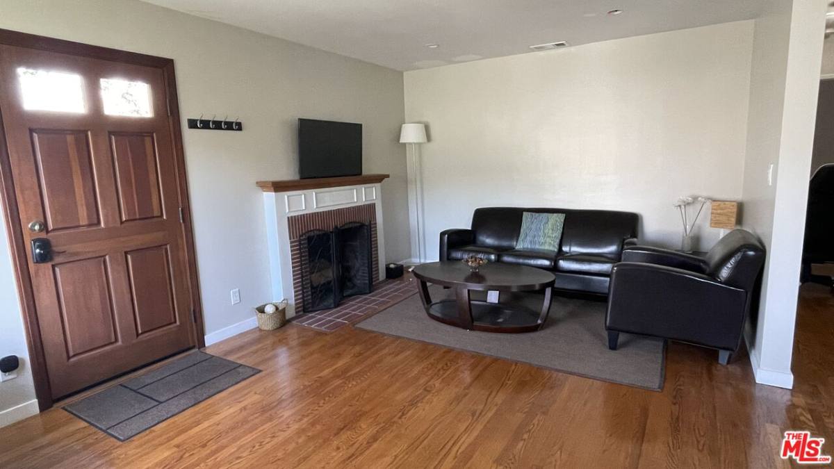 Apartment for rent at 7802 Airport Blvd, Los Angeles, CA 90045