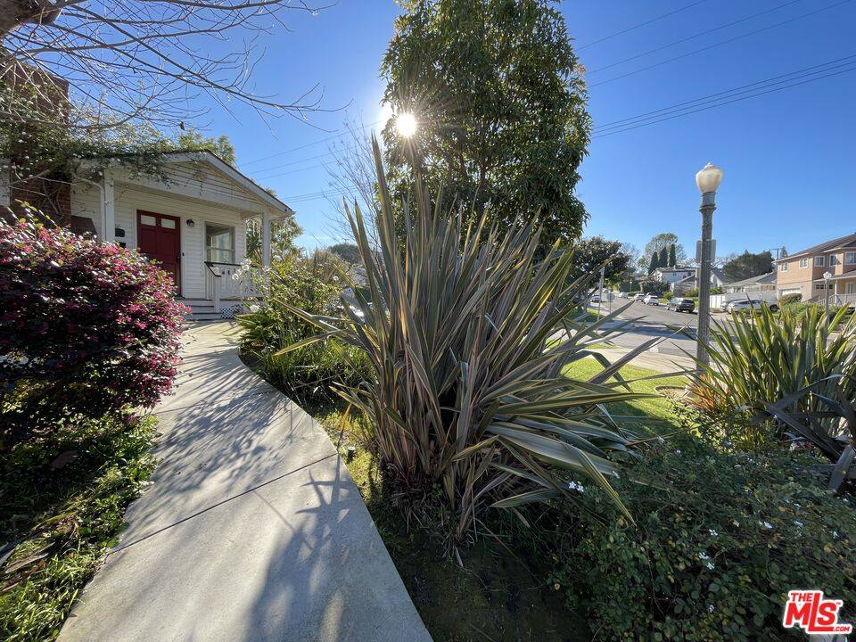Apartment for rent at 7802 Airport Blvd, Los Angeles, CA 90045