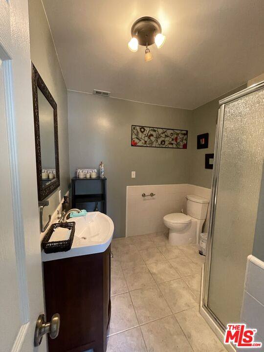 Apartment for rent at 7802 Airport Blvd, Los Angeles, CA 90045