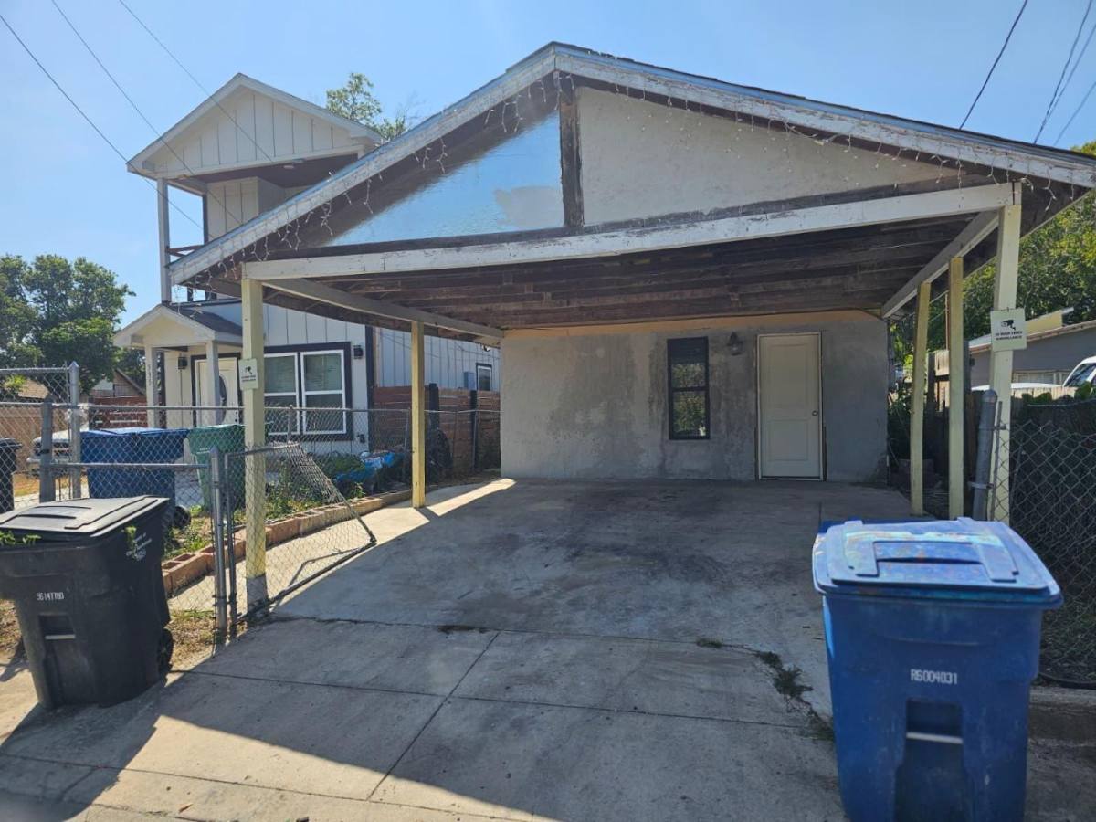 333 S San Eduardo Ave, San Antonio, TX 78237