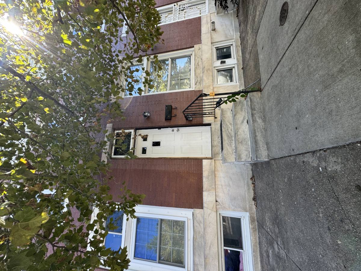 House for rent at 809 N Luzerne Ave, Baltimore, MD 21205