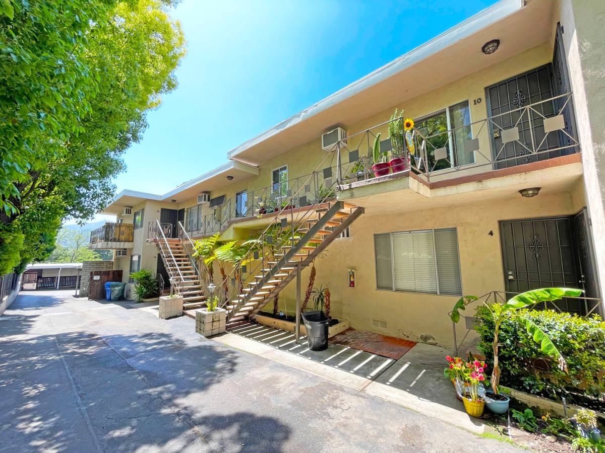 Apartment for rent at 3104 Montrose Ave, La Crescenta, CA 91214