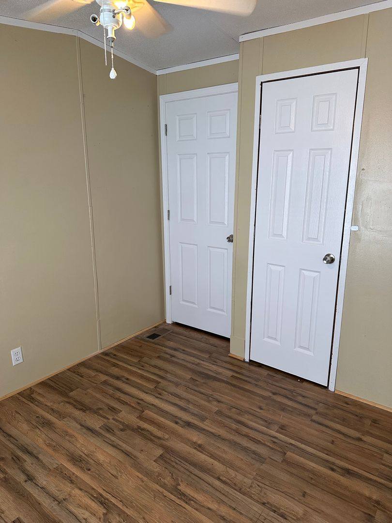 Apartment for rent at 1700 N Broadway, Salem, IL 62881