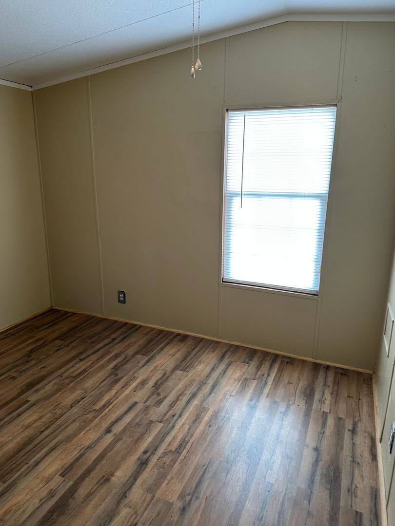 Apartment for rent at 1700 N Broadway, Salem, IL 62881