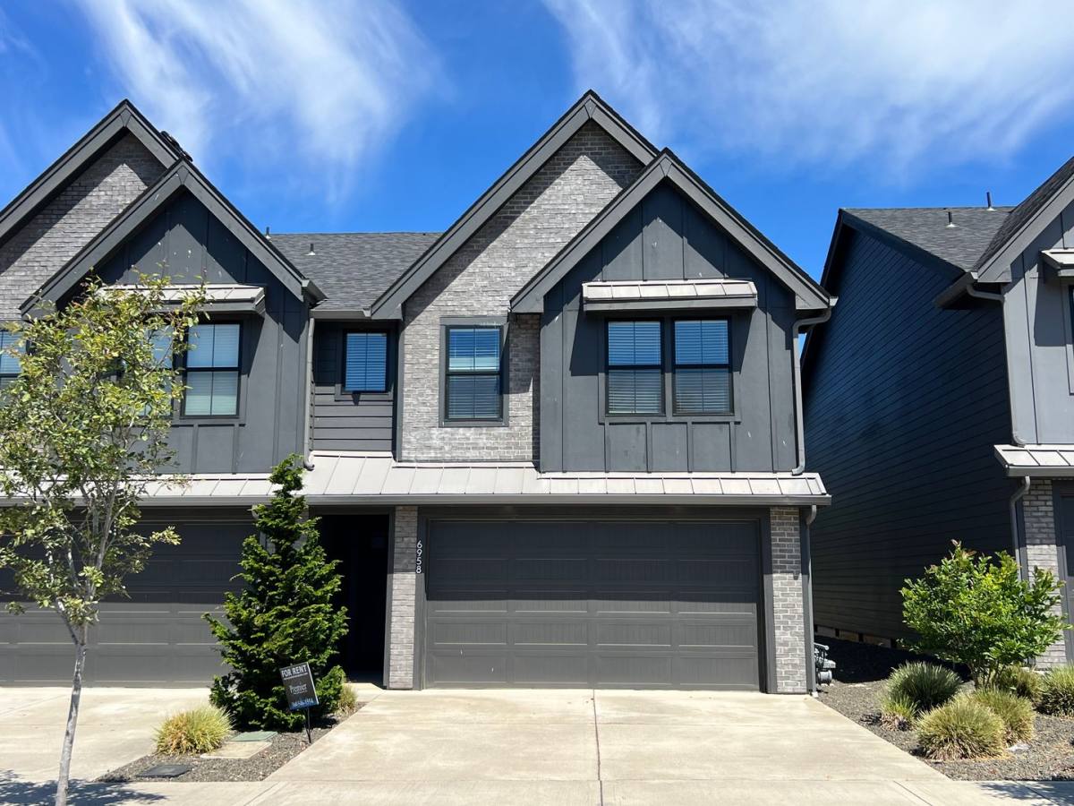 Townhouse for rent at 6958 NE 131st Way, Vancouver, WA 98686
