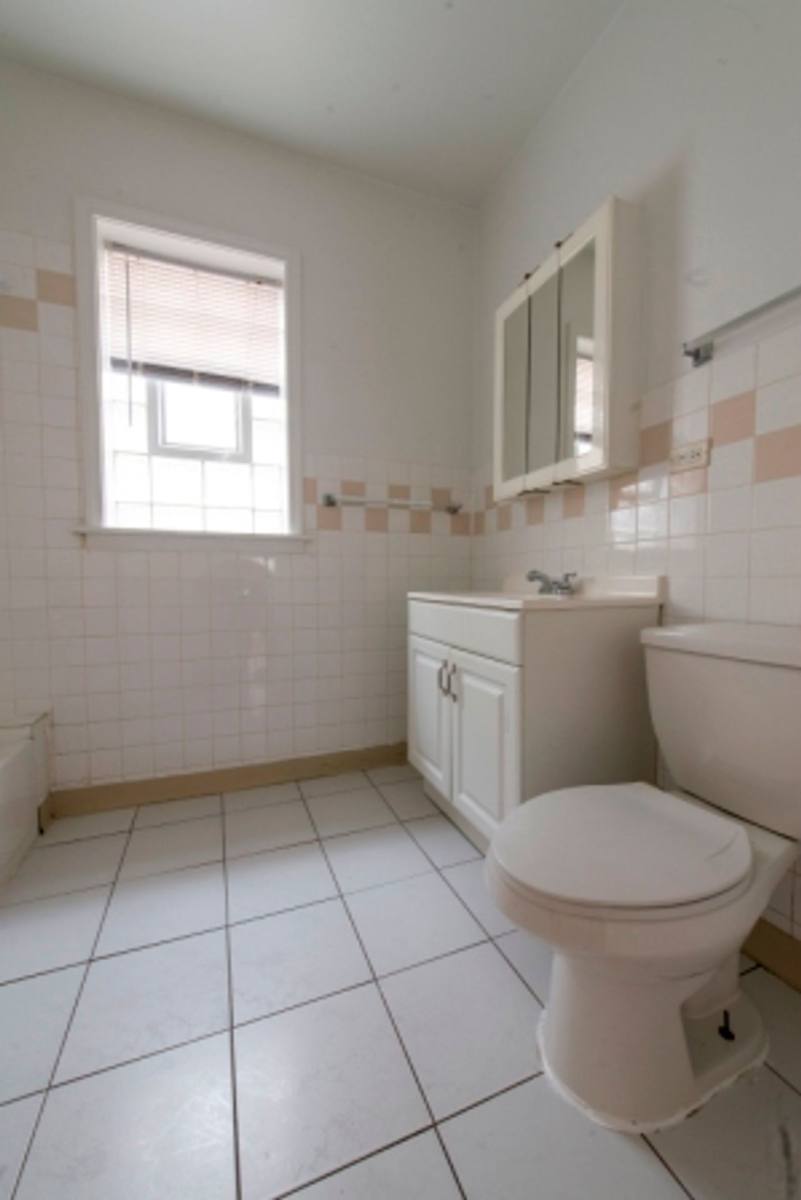 Apartment for rent at 7722 S Kingston, Chicago, IL 60649