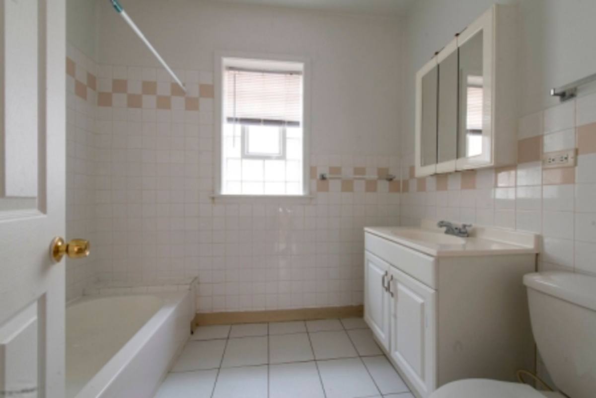 Apartment for rent at 7722 S Kingston, Chicago, IL 60649