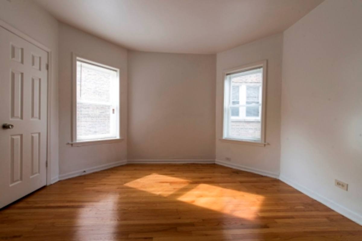 Apartment for rent at 7722 S Kingston, Chicago, IL 60649