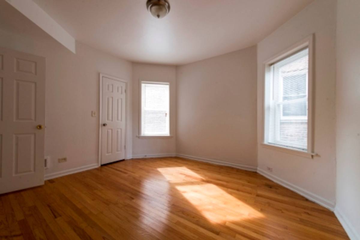 Apartment for rent at 7722 S Kingston, Chicago, IL 60649