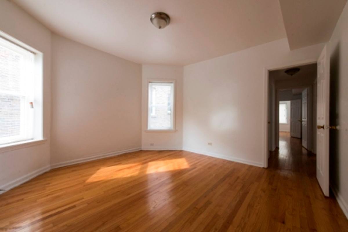 Apartment for rent at 7722 S Kingston, Chicago, IL 60649