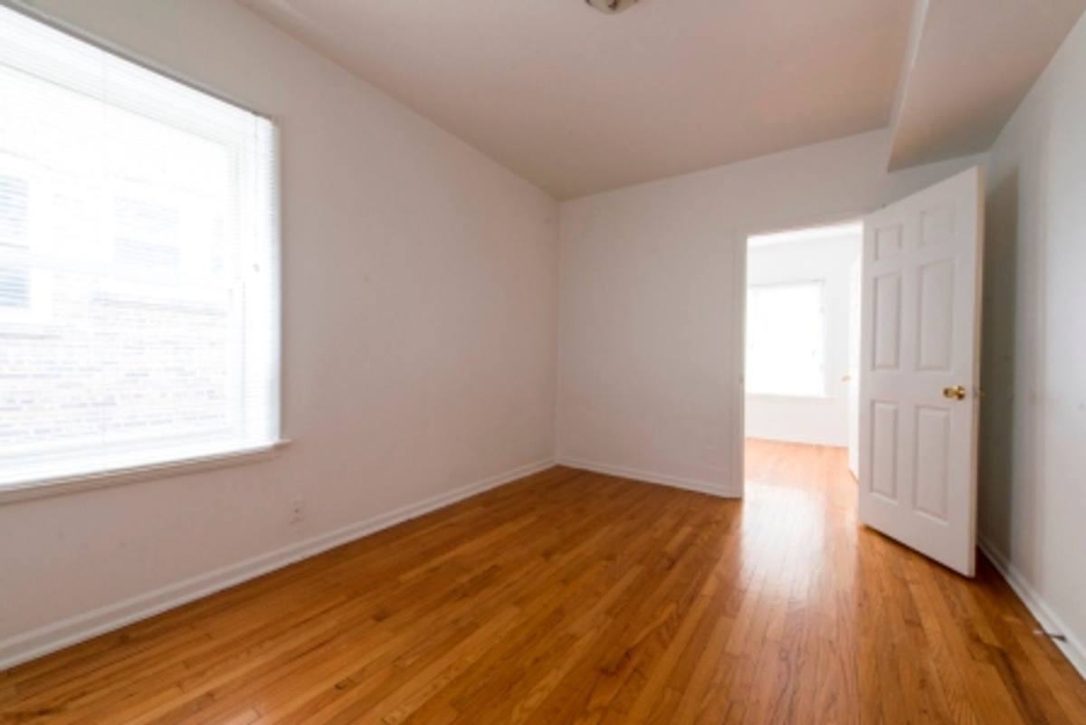 Apartment for rent at 7722 S Kingston, Chicago, IL 60649