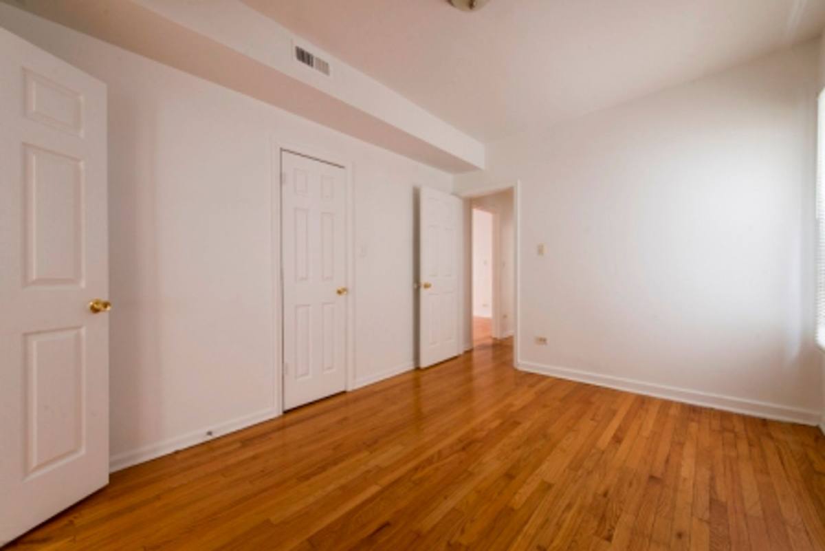 Apartment for rent at 7722 S Kingston, Chicago, IL 60649