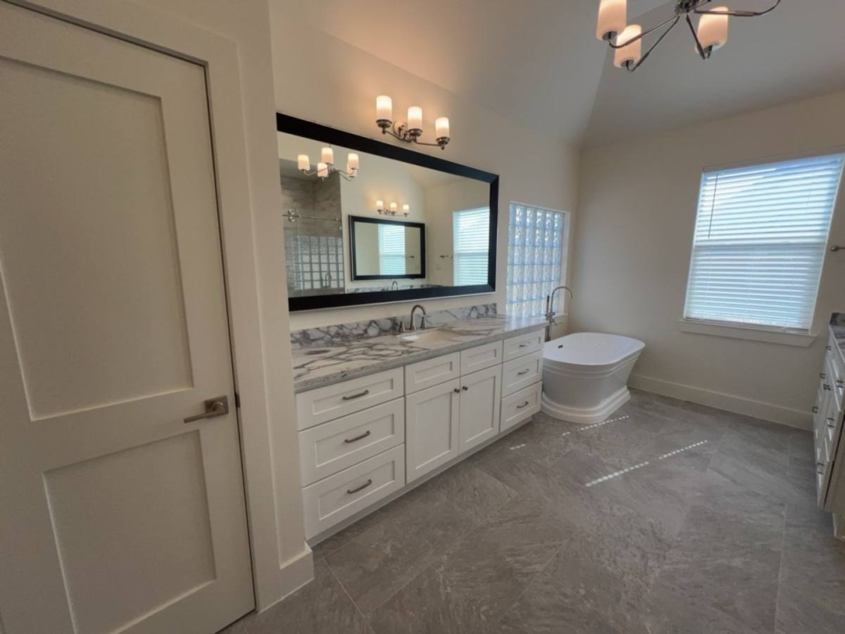 House for rent at 10607 Enclave Shadows Court, Houston, TX 77043