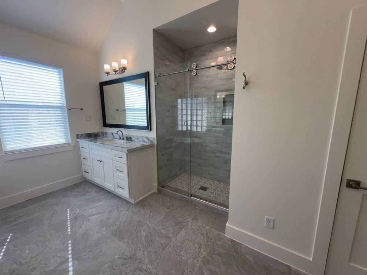 House for rent at 10607 Enclave Shadows Court, Houston, TX 77043