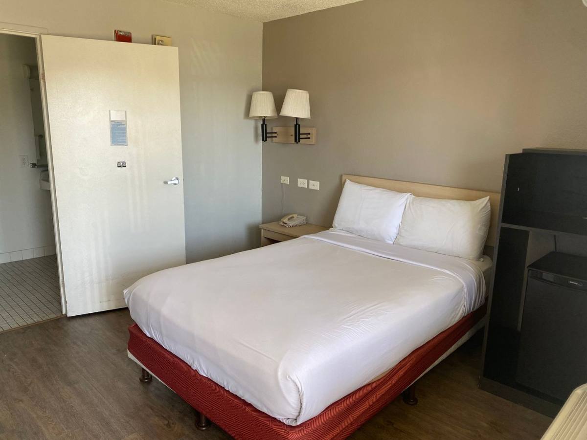 Apartment for rent at 4080 N Blackstone Ave, Fresno, CA 93726