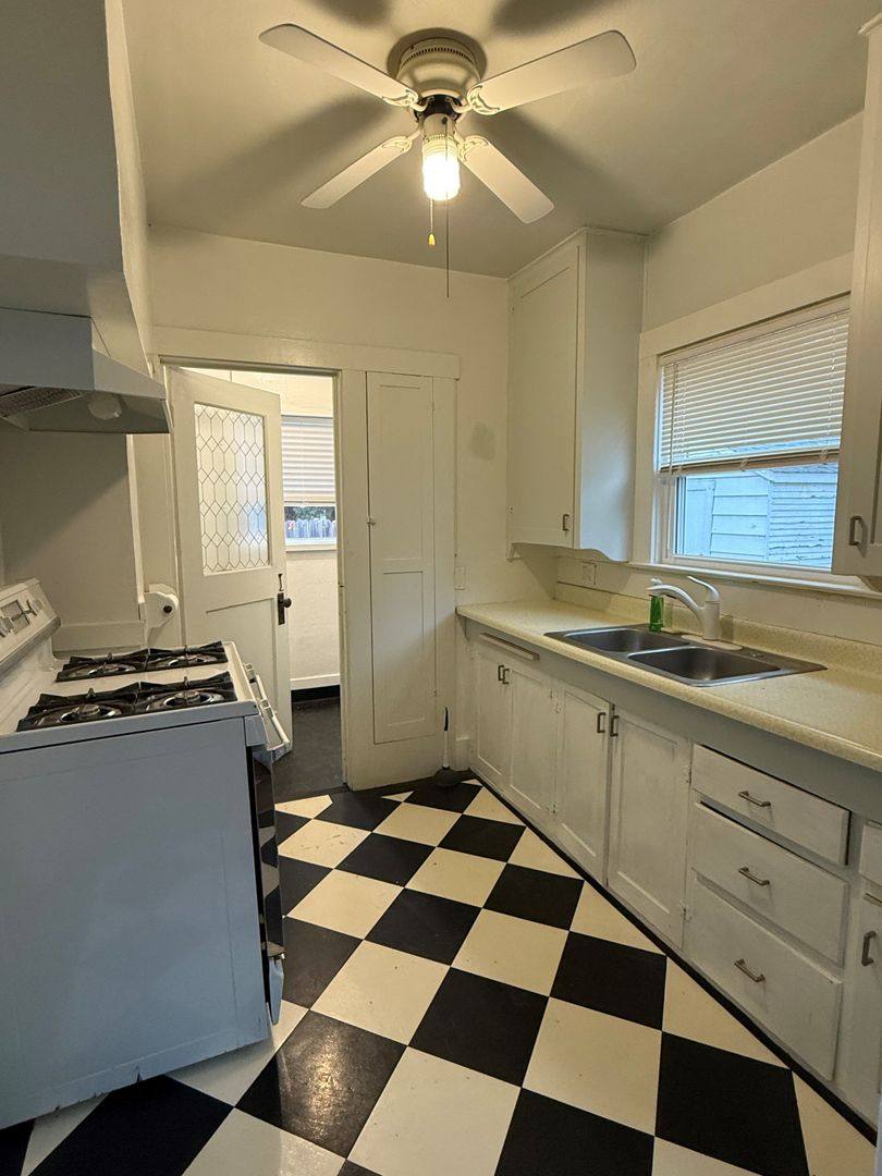 House for rent at 1813 Beverly Way, Sacramento, CA 95818