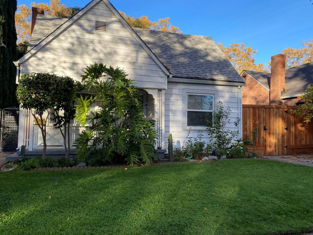 House for rent at 1813 Beverly Way, Sacramento, CA 95818