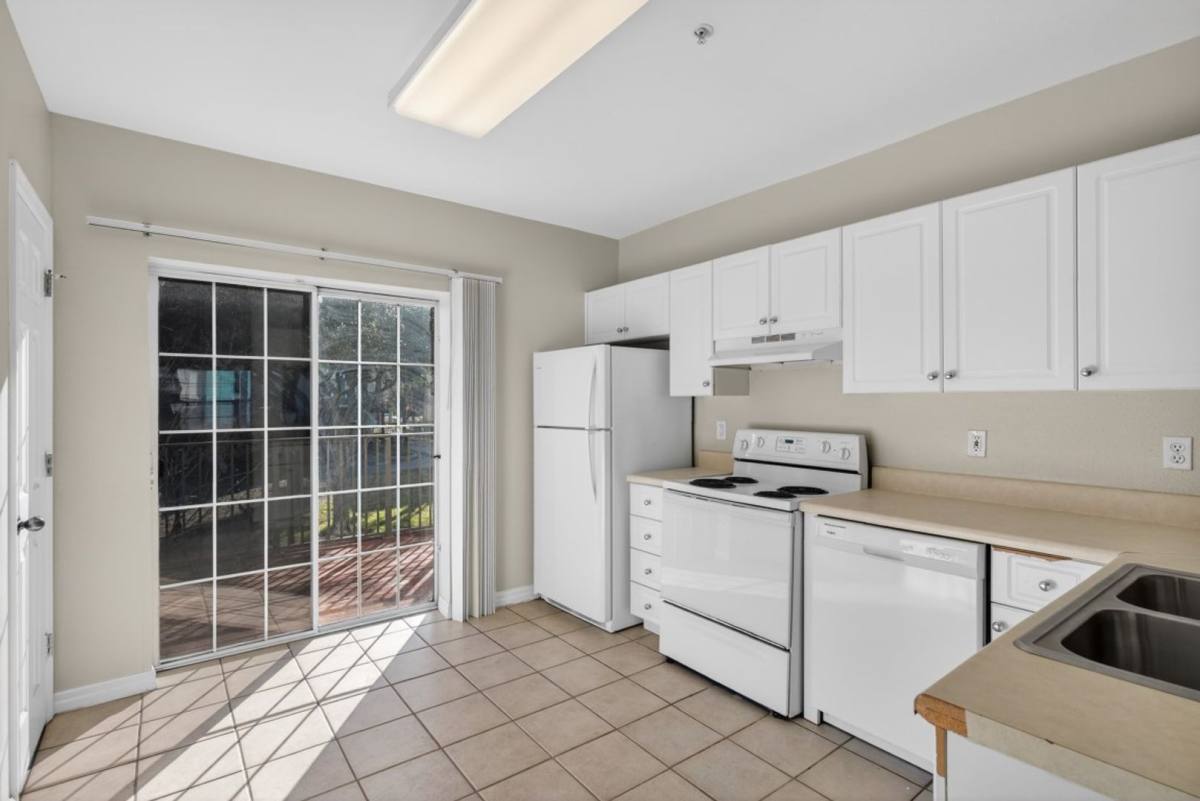 Townhouse for rent at 340 E Ashley St, Jacksonville, FL 32202