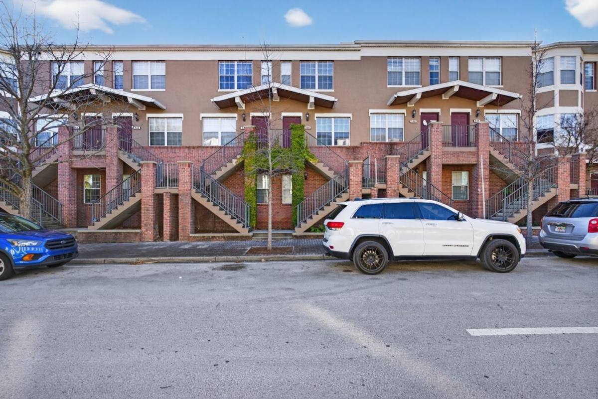 Townhouse for rent at 340 E Ashley St, Jacksonville, FL 32202