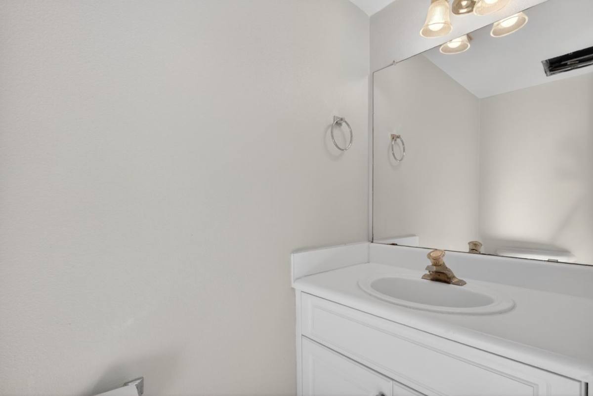 Townhouse for rent at 340 E Ashley St, Jacksonville, FL 32202