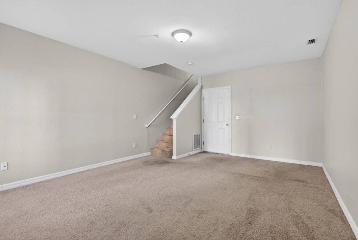 Townhouse for rent at 340 E Ashley St, Jacksonville, FL 32202