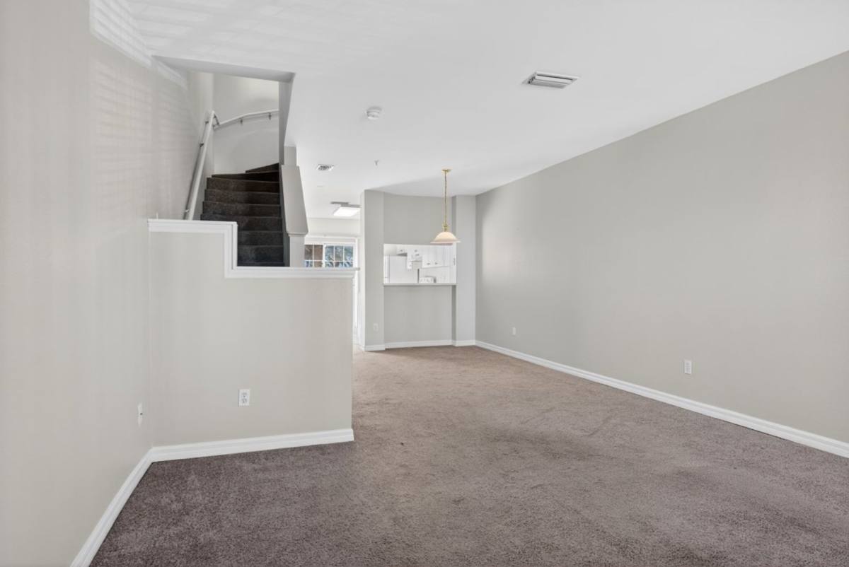 Townhouse for rent at 340 E Ashley St, Jacksonville, FL 32202