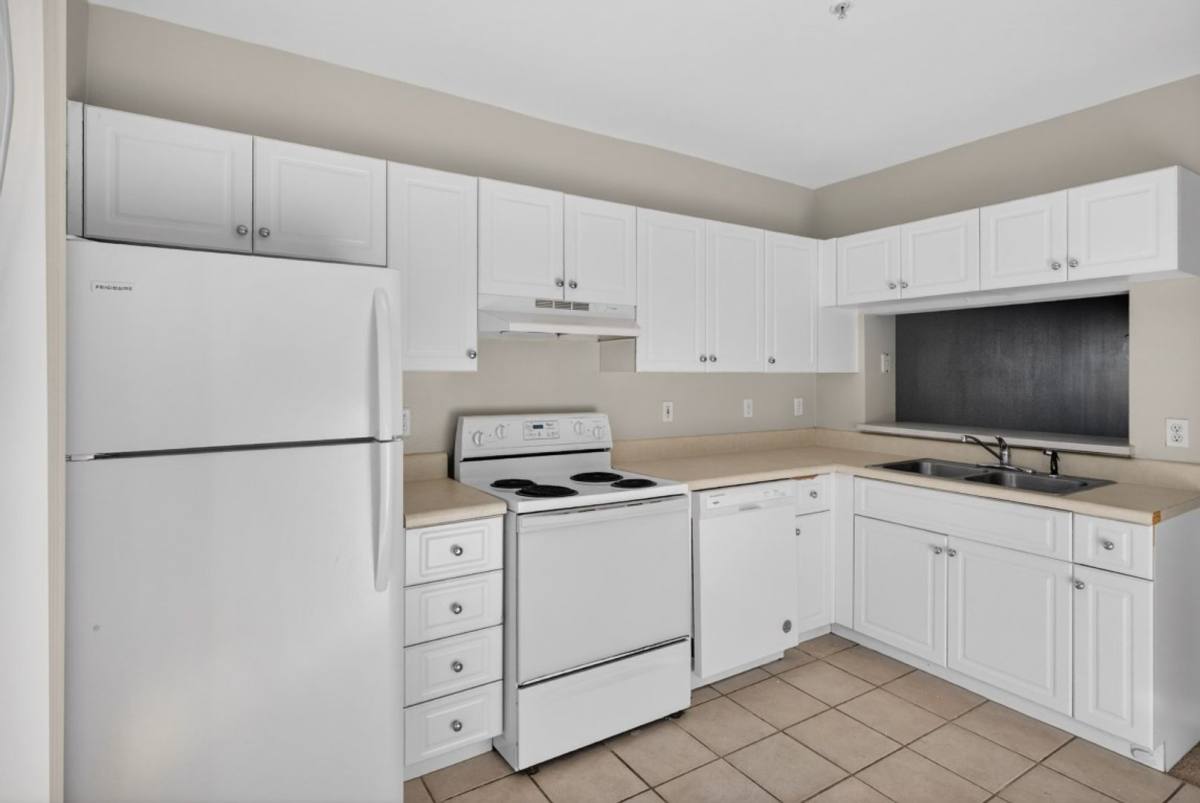 Townhouse for rent at 340 E Ashley St, Jacksonville, FL 32202