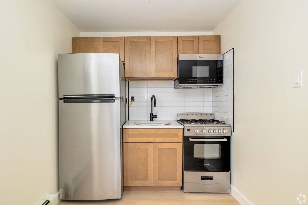 Apartment for rent at 921 Tyson Ave, Philadelphia, PA 19111