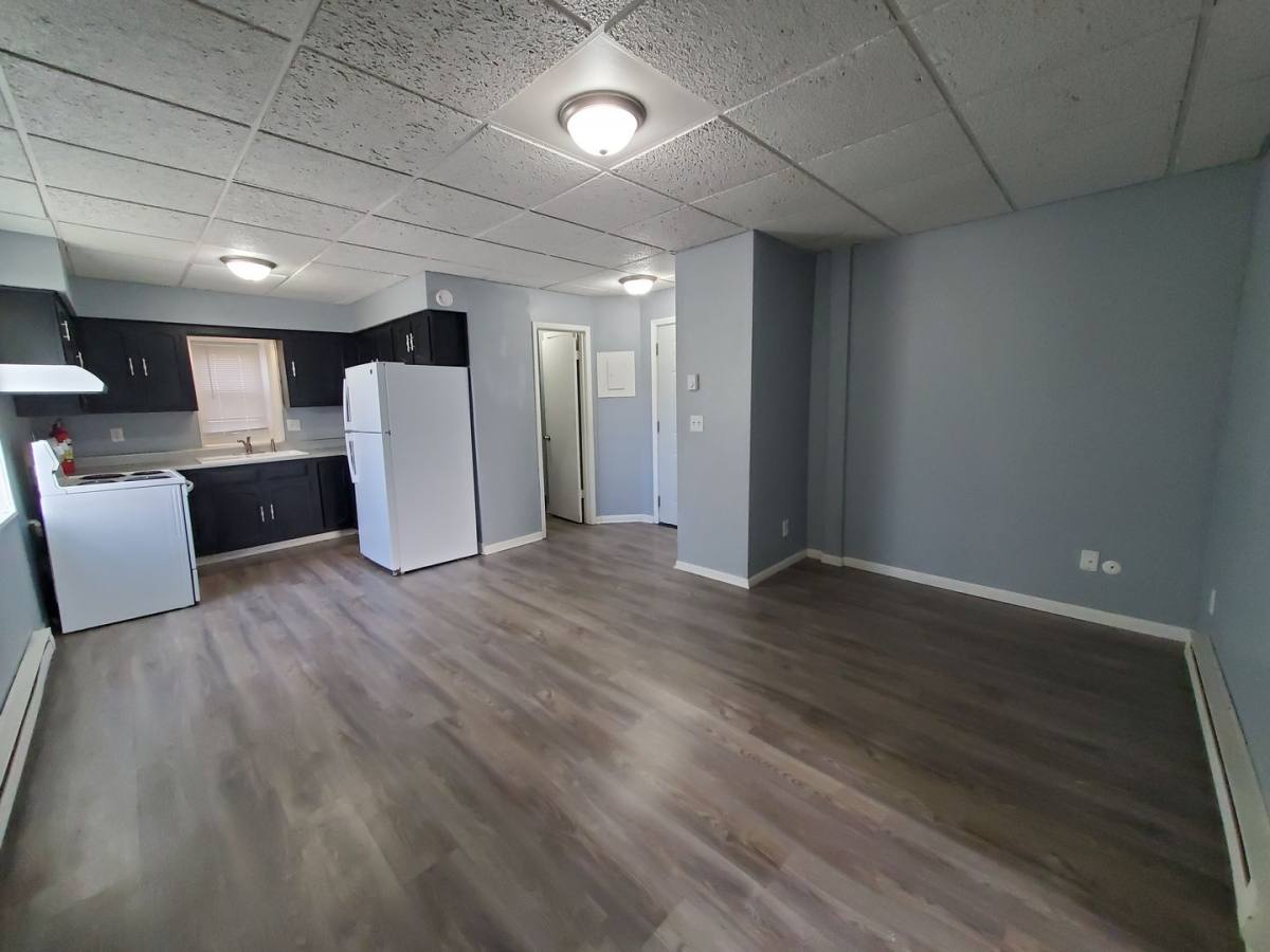 Apartment for rent at 804 W 7th St, Davenport, IA 52802