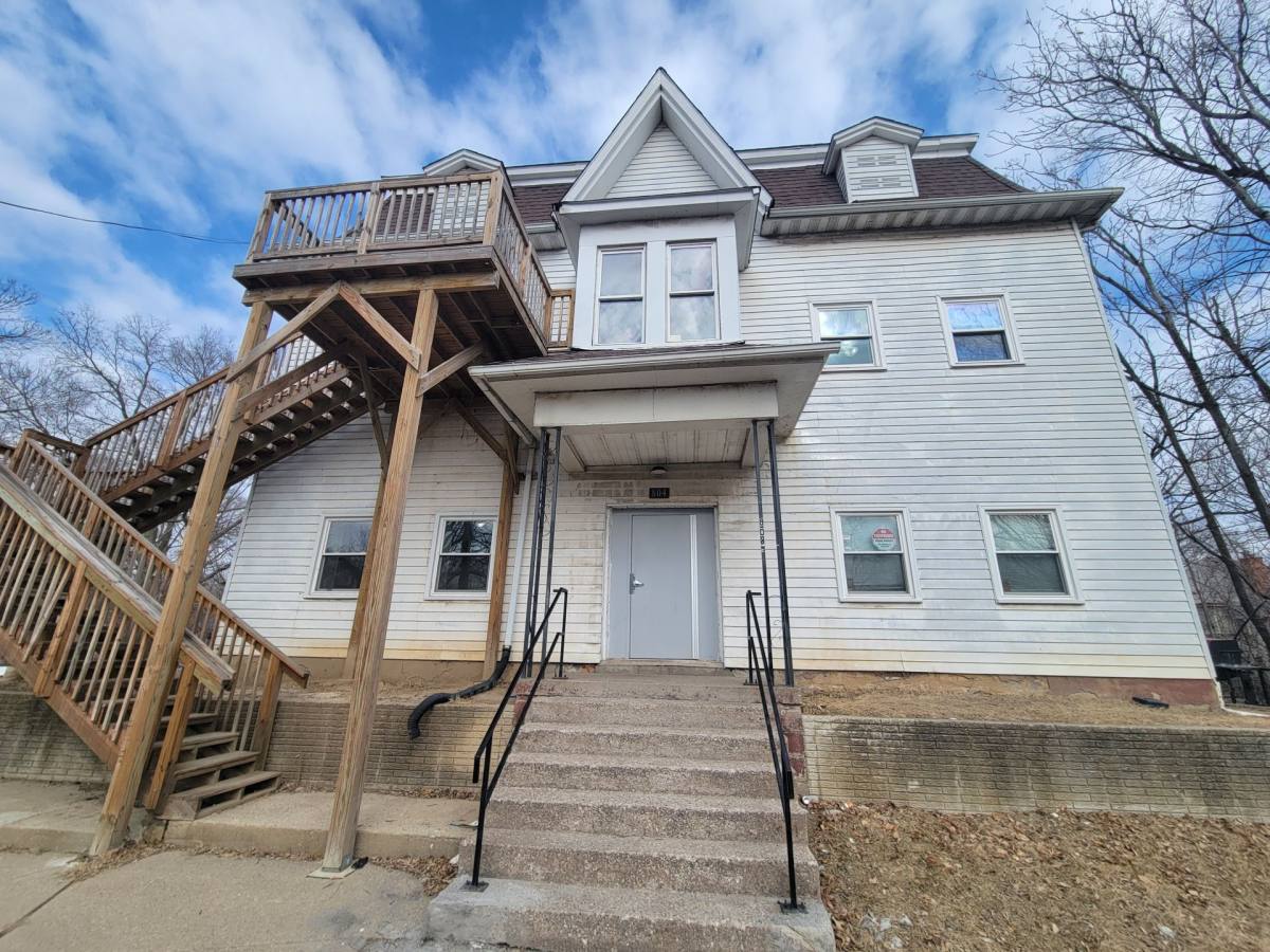 Apartment for rent at 804 W 7th St, Davenport, IA 52802