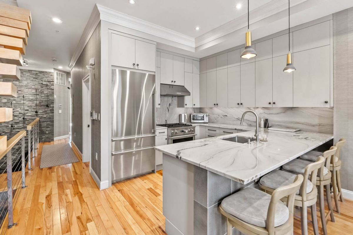 Apartment for rent at 1224 R St NW, Washington, DC 20009