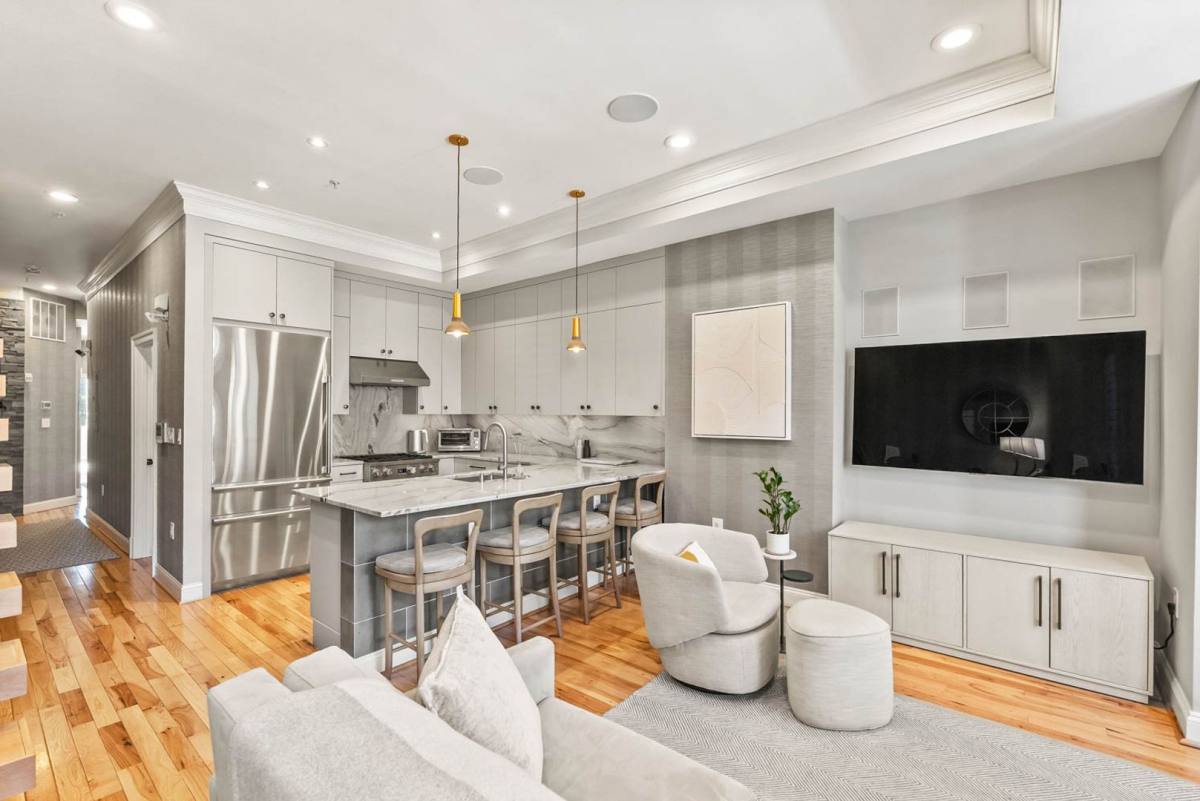 Apartment for rent at 1224 R St NW, Washington, DC 20009