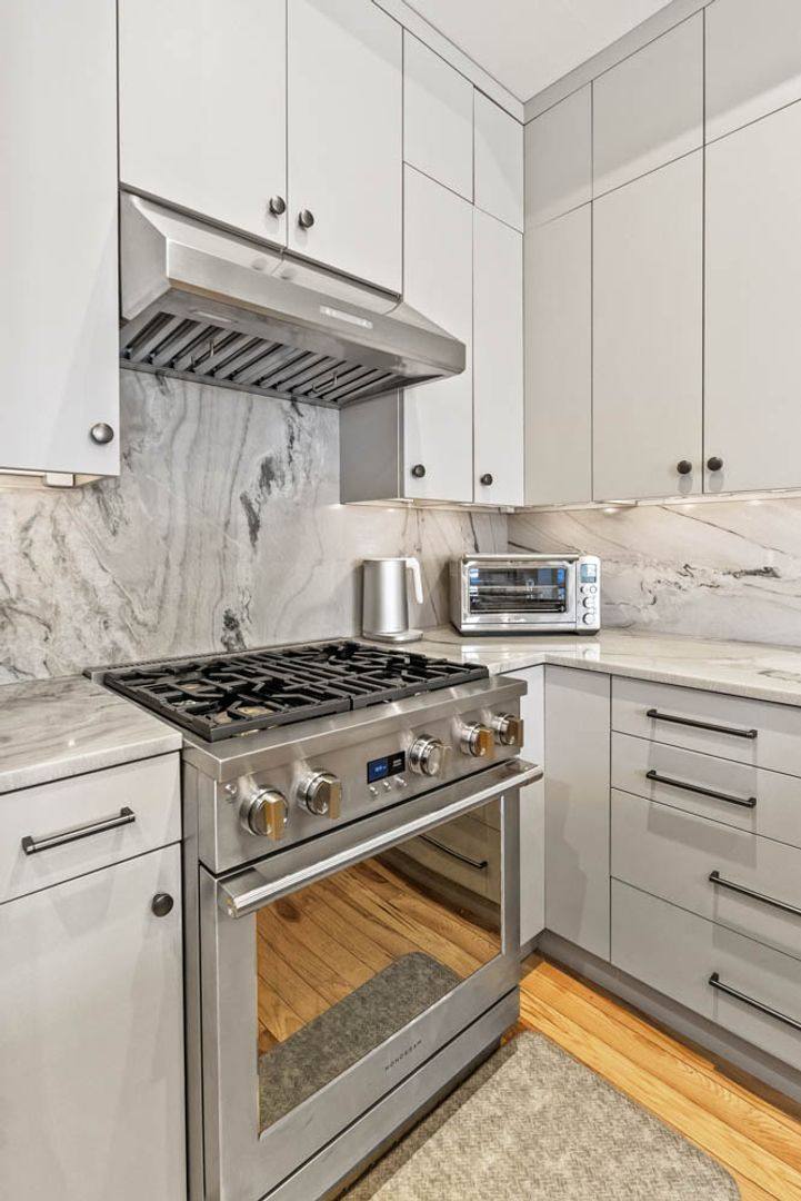 Apartment for rent at 1224 R St NW, Washington, DC 20009