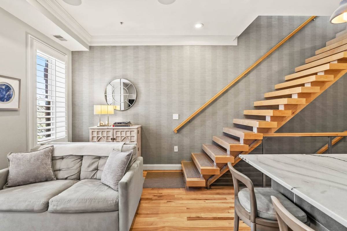 Apartment for rent at 1224 R St NW, Washington, DC 20009