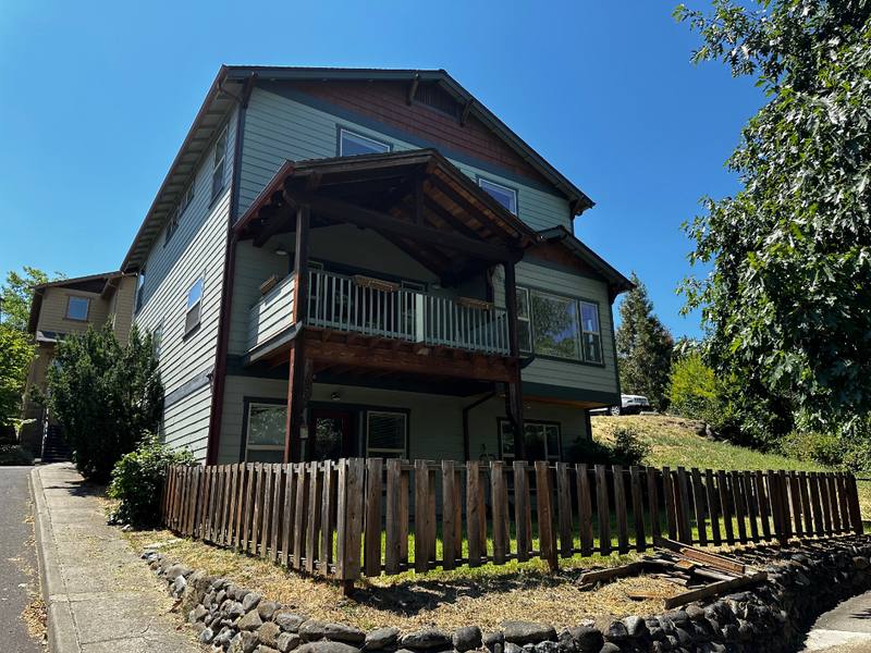 House for rent at 449 Park Ridge Place, Ashland, OR 97520